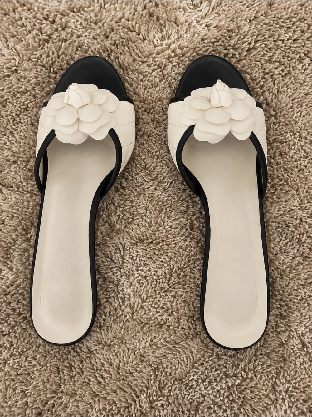 Black & white Quilted Camellia Flower mule - Picture 5 of 5